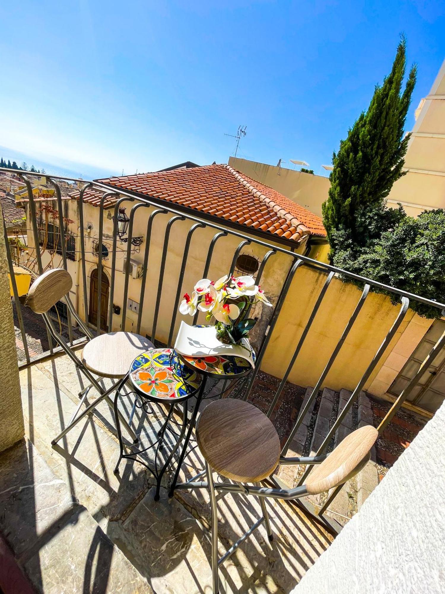 Panoramic Taormina Center Apartment Exterior photo